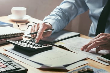 Ecommerce business owner calculating working capital