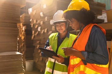 3PL warehouse workers measuring labor analytics