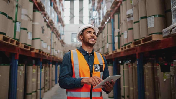 man holding a tablet in a 3PL warehouse part of a 4PL network