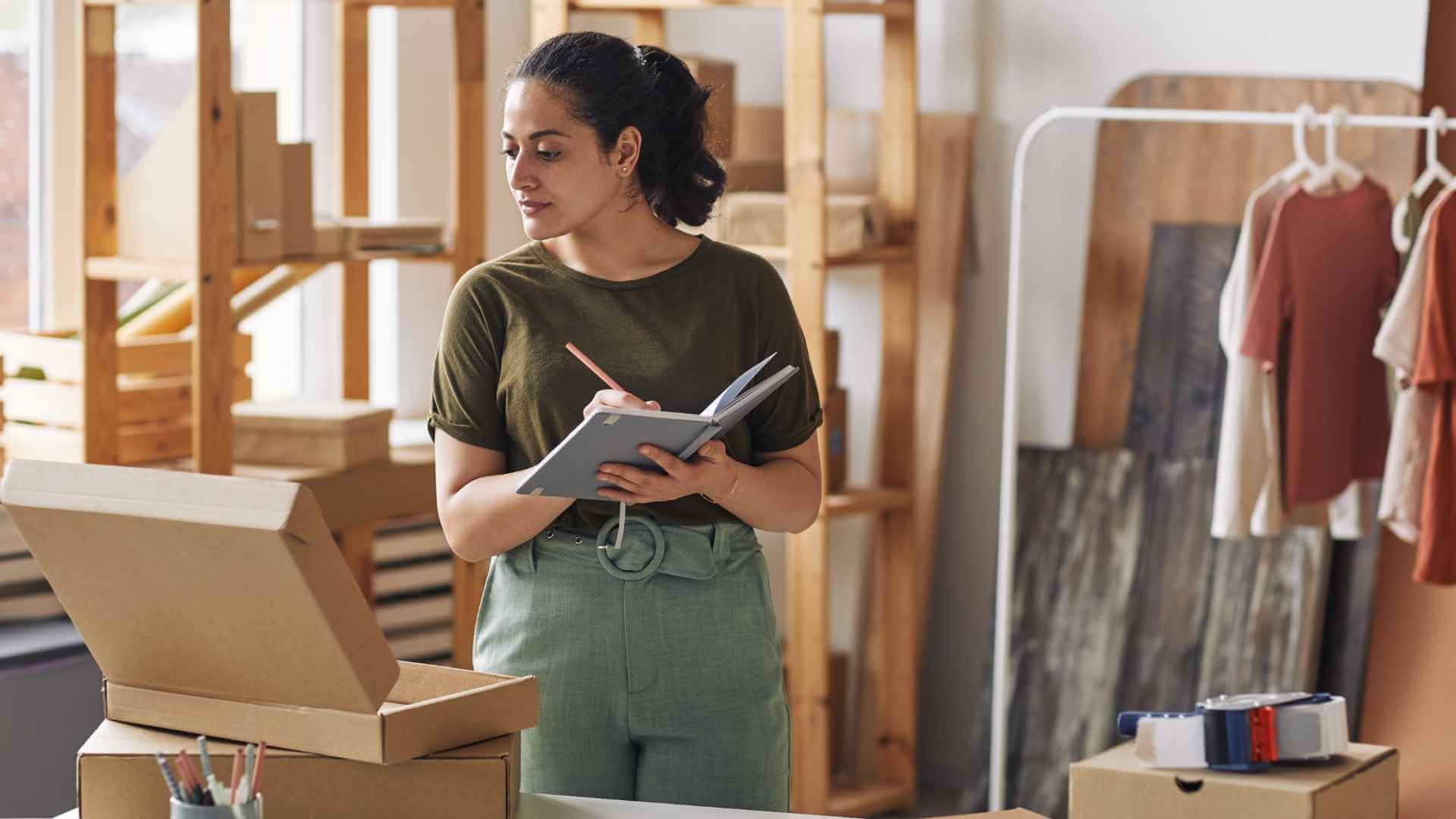 How to Use Inventory Tracking to Boost Your Business Efficiency (Methods, Benefits + More)
