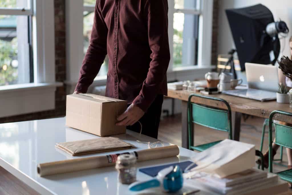 5 Tips To Calculate Shipping Costs In 2022 (Maximize Profits)